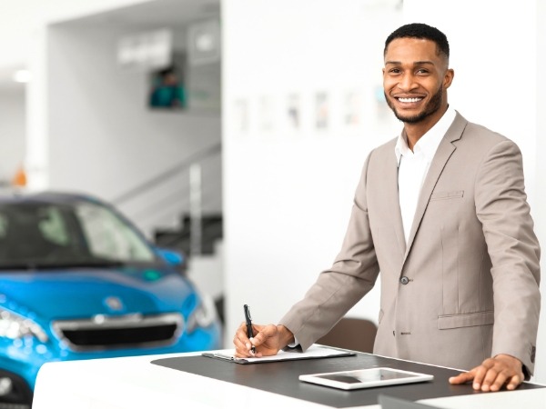 Car Agent and Blue Car