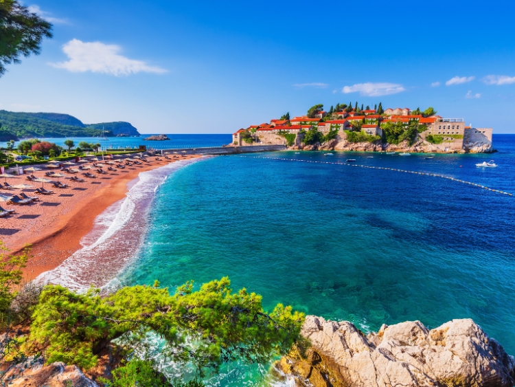 How to Plan a Beach Holiday in Montenegro for Sunseekers